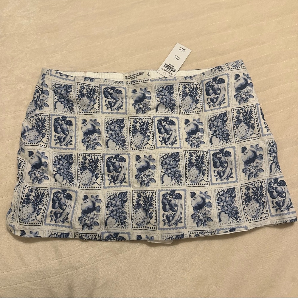 NWT ✨ Abercrombie Fruit Stamp Linen Scarlett Mini Skort